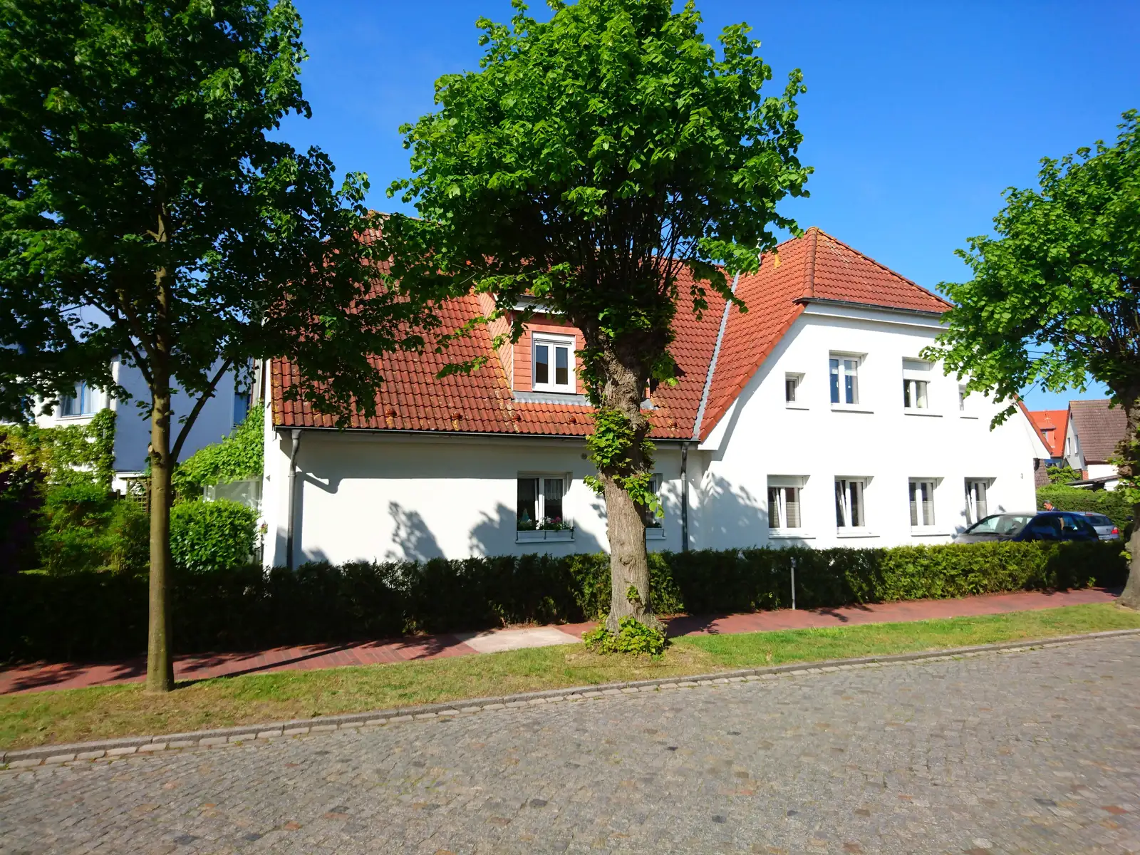Straßenansicht der Anlage - Ferienwohnung Graal-Müritz-Appartement