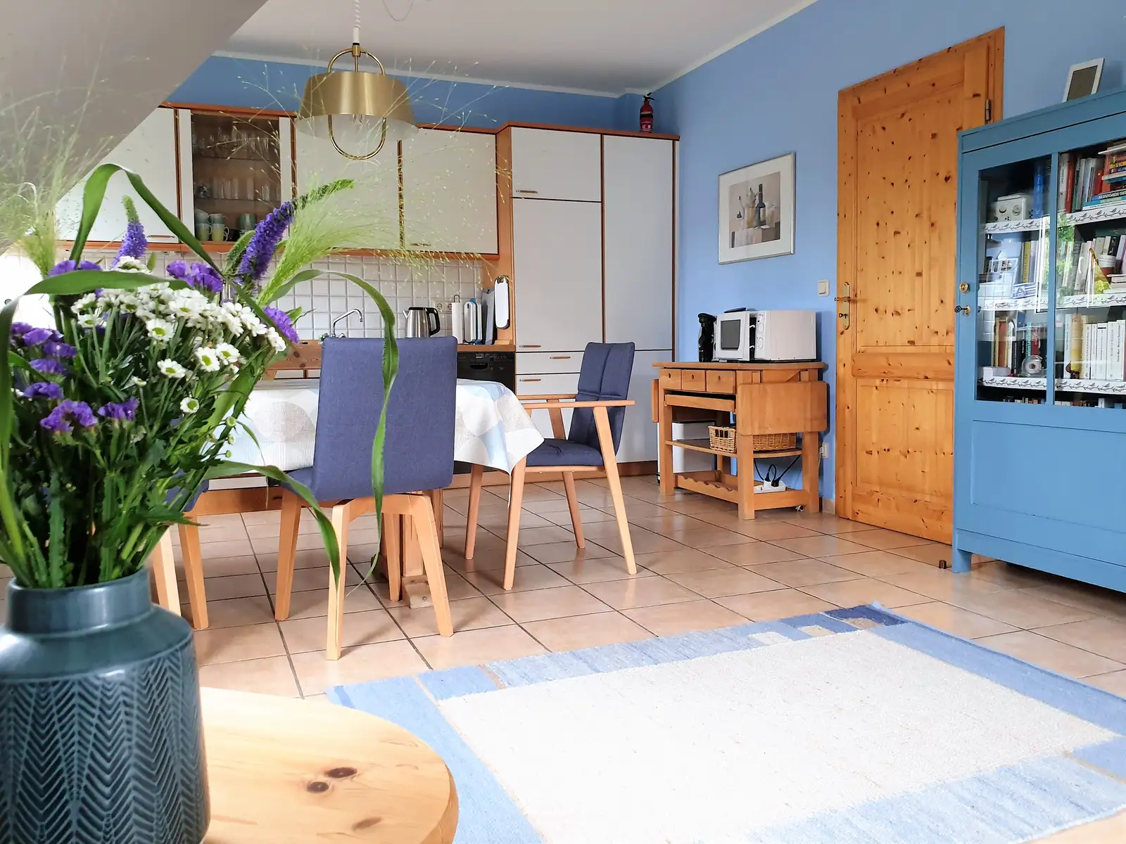 Die komfortable und besonders gut ausgestattete Küche der Ferienwohnung Graal-Müritz-Appartement.