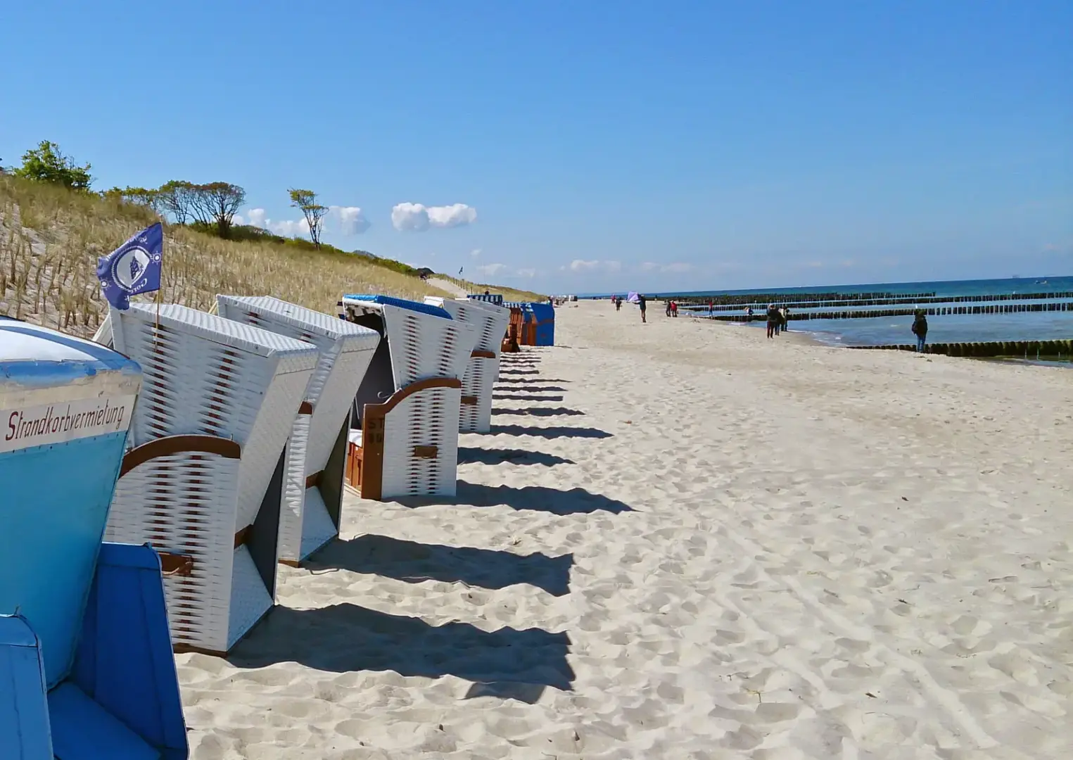 Spielplätze Graal-Müritz: Der schöne Sand vom Ostsee-Strand ist nur wenige Gehminuten von der Ferienwohnung Graal-Müritz-Appartement entfernt.